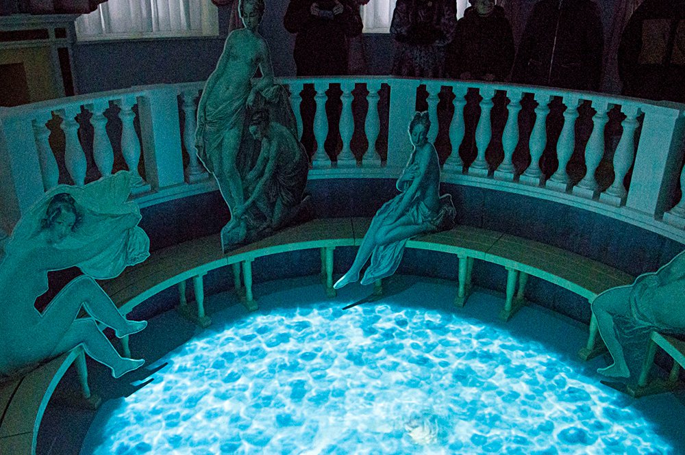 Видеоинсталляция Александра Райхштейна в отреставрированном павильоне «Холодная ванна» в Павловске. Фото: ГМЗ «Павловск»
