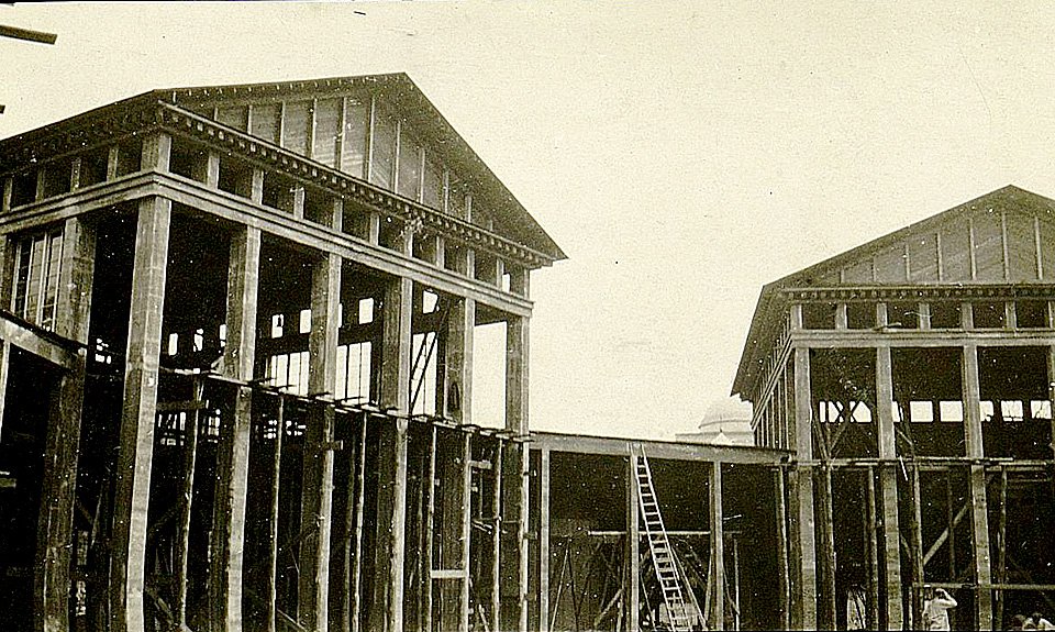 Павильон «Машины и орудия». Вид из внутреннего двора. 1923. Фото: Архив Музея современного искусства «Гараж», коллекция А.В.Щусева