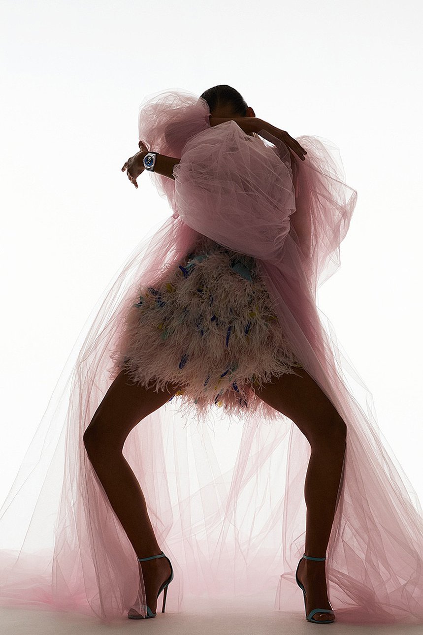 Модель в наряде Ralph & Russo и часах Audemars Piguet. Фото: Audemars Piguet