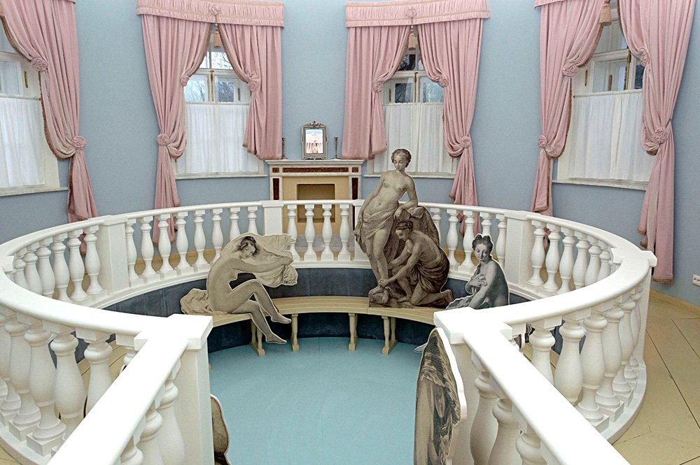 Видеоинсталляция Александра Райхштейна в отреставрированном павильоне «Холоднаяванна» в Павловске. Фото: ГМЗ «Павловск».