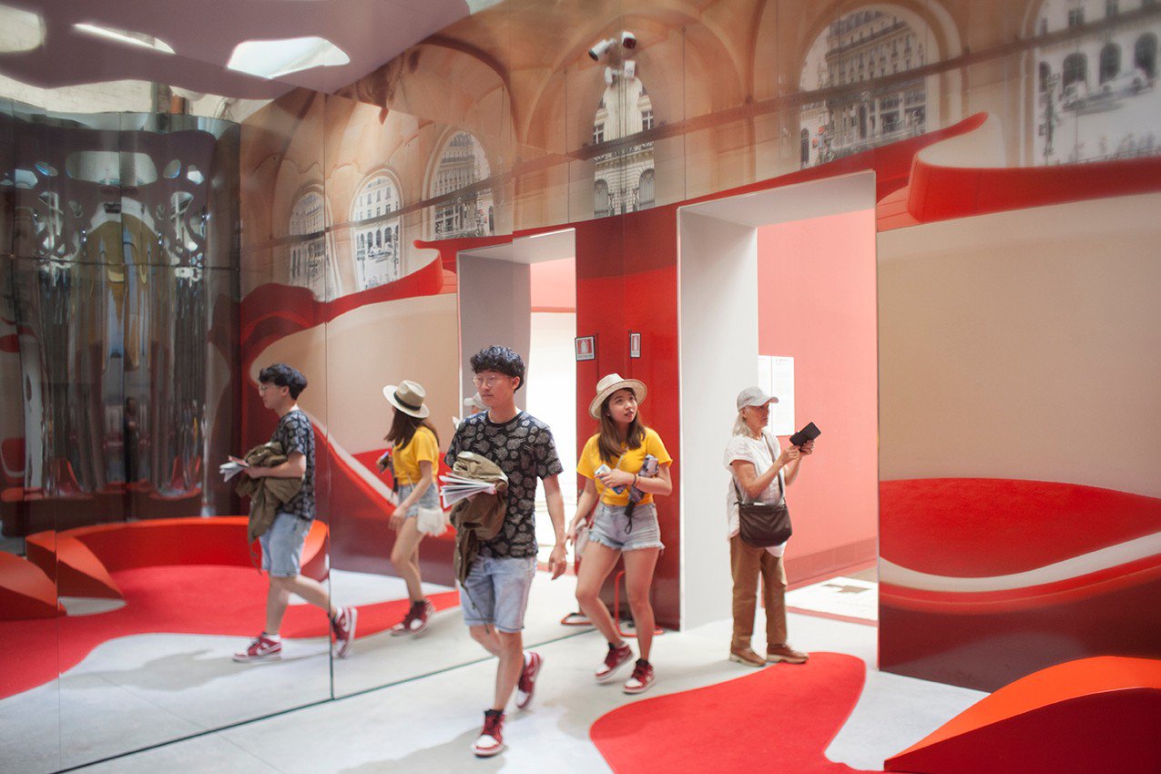 Студия Одиль Декк. «Фантом». Фото: Аndrea Avezzù, Italo RondInella, Francesco Galli, courtesy: La Biennale di VenezIa