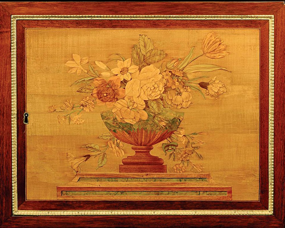 Элемент декора комода. Фото: Kraemer Gallery