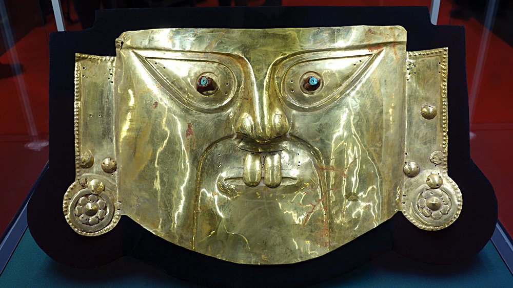 Погребальная маска. Культура ламбайеке. 800–1375. Фото: Наталья Шкуренок