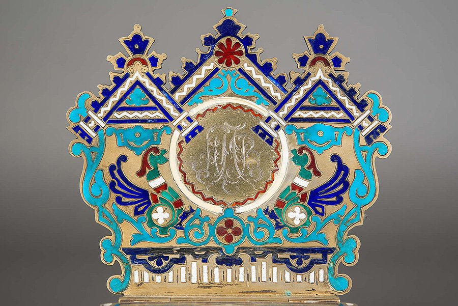 Фрагмент солонки в форме деревянной солоницы. 1880-е. Фото: ВМДПНИ