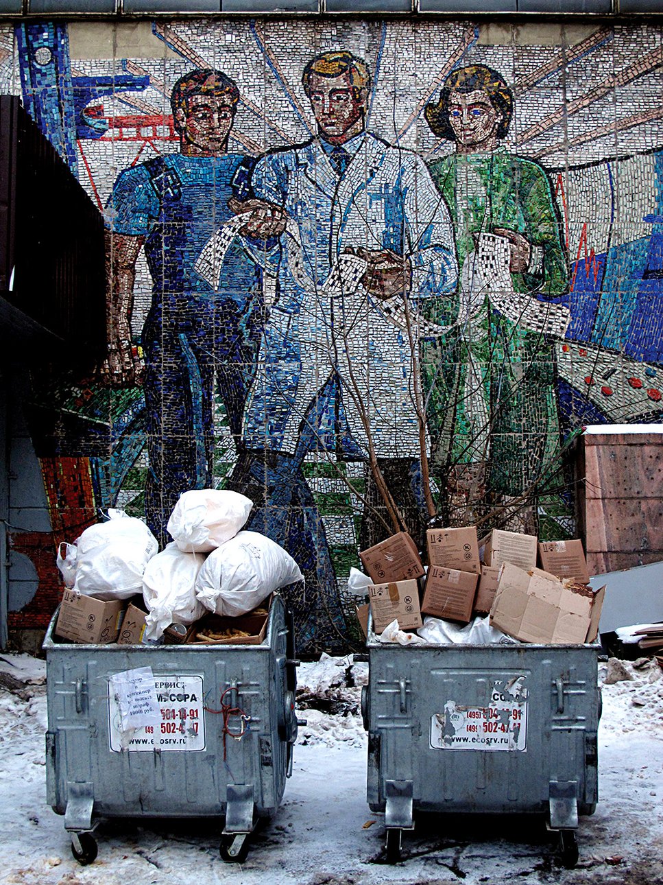 Мозаичное панно во дворе НПК «НИИДАР» (Научно-исследовательский институт дальней радиосвязи) в Москве. Фото: Наталья Самовер