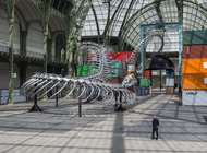 Змей Хуан Юнпина «пожирает» посетителей выставки Monumenta