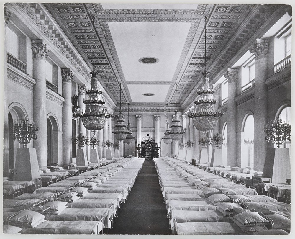 Лазарет в Николаевском зале Зимнего дворца. Октябрь 1915 г. Фото:  Государственный Эрмитаж