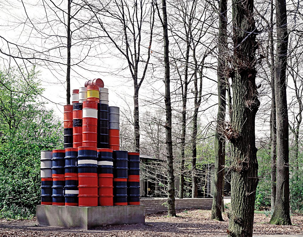 Христо. «56 нефтяных бочек». 1966–1967.Фото: Kröller-Müller Museum