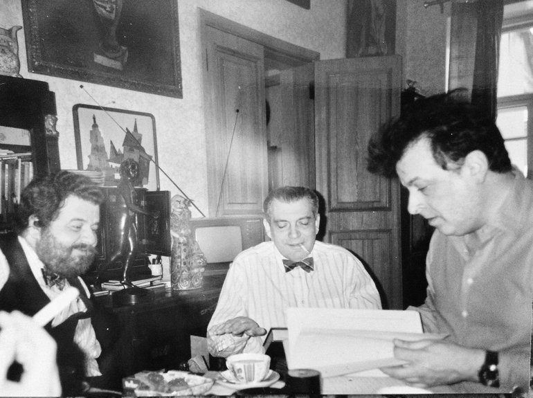 Визит Джона Стюарта, Ивана Самарина, Питера Баткина к известному коллекционеру Соломону Шустеру. Из архива Питера Баткина.