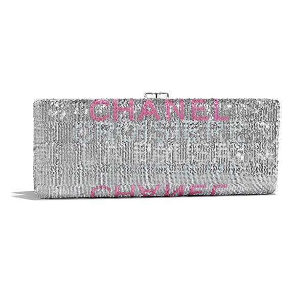 Chanel. Клатч из атласа, полностью расшитый пайетками. Фото: Chanel