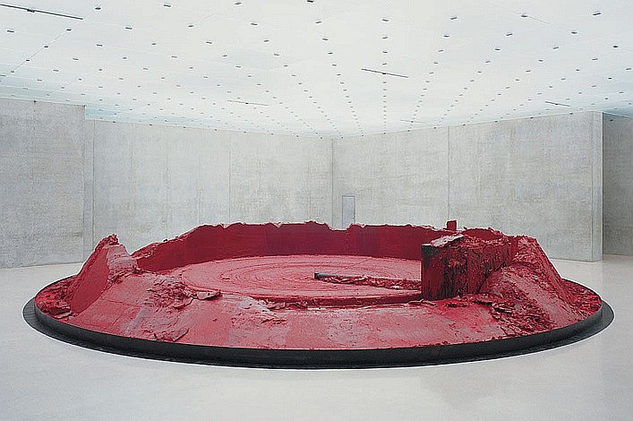 My Red Homeland, 2003, Wax and oil-based paint, steel arm and motor, Diameter: 12 m. Photo: Nic Tenwiggenhorn. ©Anish Kapoor, 2015