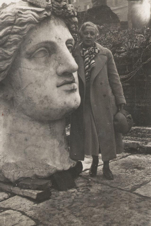 Раиса Гуревич во время раскопок района Торре-Арджентина. 1932. Фото: Museo Ostiense