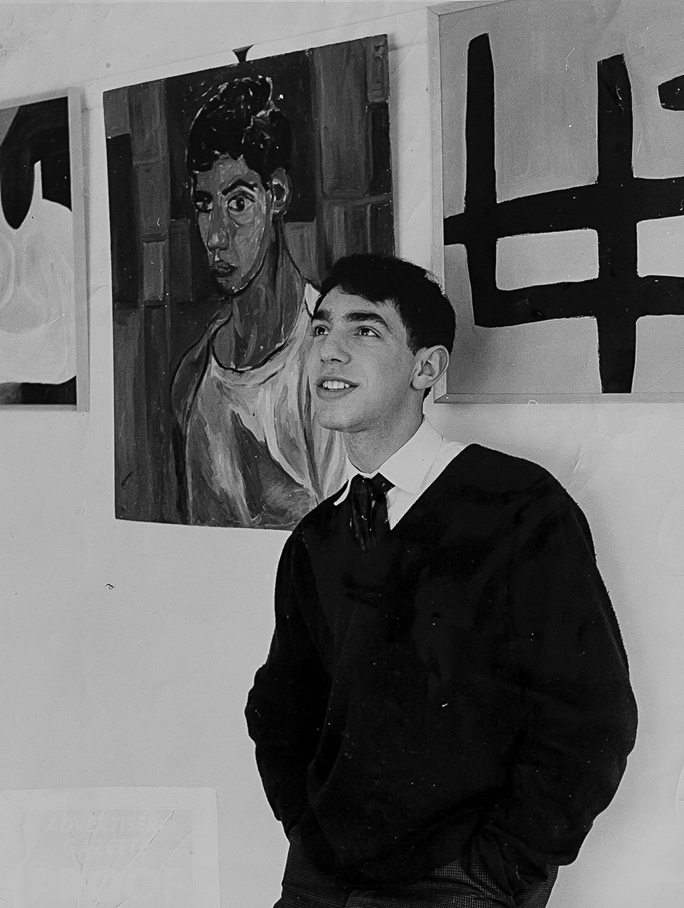 Дерек Джармен на фоне своего автопортрета. 1960. Фото: Courtesy of Keith Collins Will Trust and Amanda Wilkinson Gallery, Londo