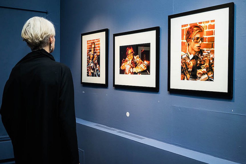 Выставка «Дэвид Боуи. Человек, который упал на Землю» в Центре фотографии им. братьев Люмьер. Фото: Геннадий Авраменко