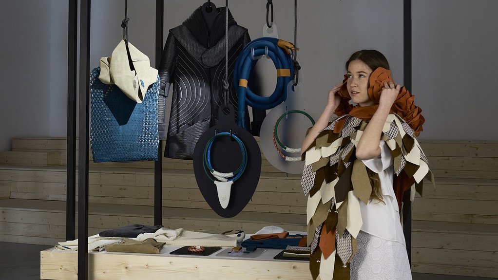 Проект Sense-Wear – это коллекция одежды и аксессуаров, которая должна помочь по-новому взглянуть на принцип осязательности