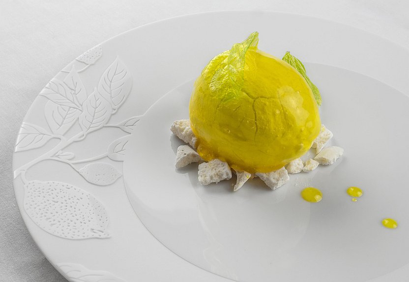 Фирменный десерт Citron de Menton ресторана Epicure