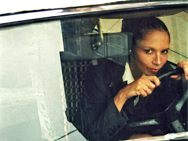 Катрина Нейбурга. Документация акции Traffic. Рига, 2003. Фото: Courtesy of the artist