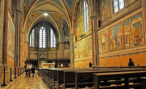 Базилика Сан-Франческо в Ассизи не пострадала в результате поразившего Центральную Италию разрушительного землетрясения