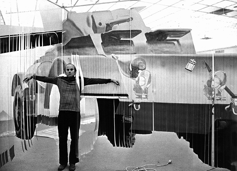 Джеймс Розенквист на пресс-конференции перед открытием его выставки в Музее Вальрафа — Рихарца в Кельне. 27 января 1976 г. Photo: Wilhlem Leuschner/dpa