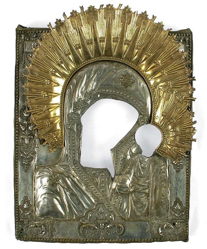 Оклад Смоленской иконы Божией Матери, выполненный из серебра, весит 25,550 кг