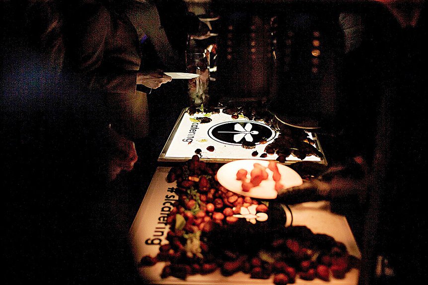 Кейтеринг от партнера Премии The Art Newspaper Russia — Smile Events & Catering. Фото: Анна Темерина/Елизавета Мелина/Дмитрий Чунтул/Андрей Байда