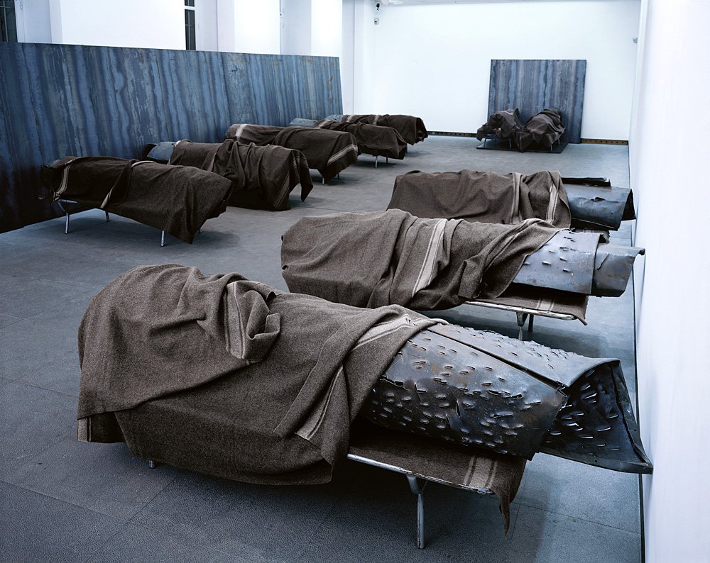 Яннис Кунеллис. «Без названия». 2000-е. Галерея Karsten Greve. Unlimited/Art Basel