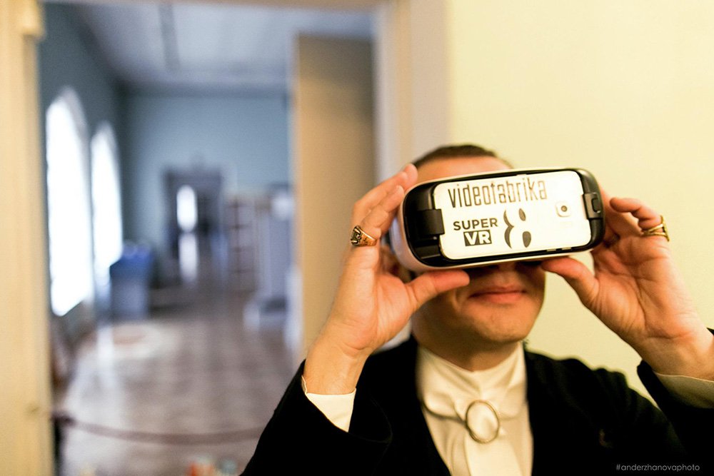 Фильм «Эрмитаж VR. Погружение в историю» можно будет смотреть, используя специальные очки виртуальной реальности. Фото: Женя Андержанова