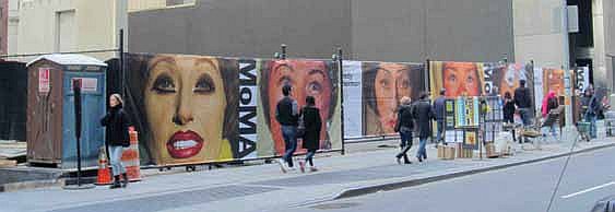 В 2012 г. имели успех персональные выставки женщин-художниц. В MoMA, помимо Синди Шерман, жителей Нью-Йорка заинтересовали работы Саньи Ивекович