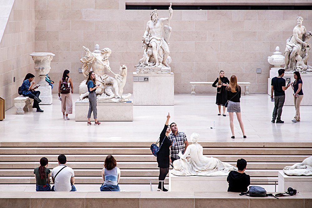 Лувр в очередной раз возглавил сводный мировой рейтинг музейной посещаемости. Фото: EPA/CHRISTOPHE PETIT TESSON/ТАСС