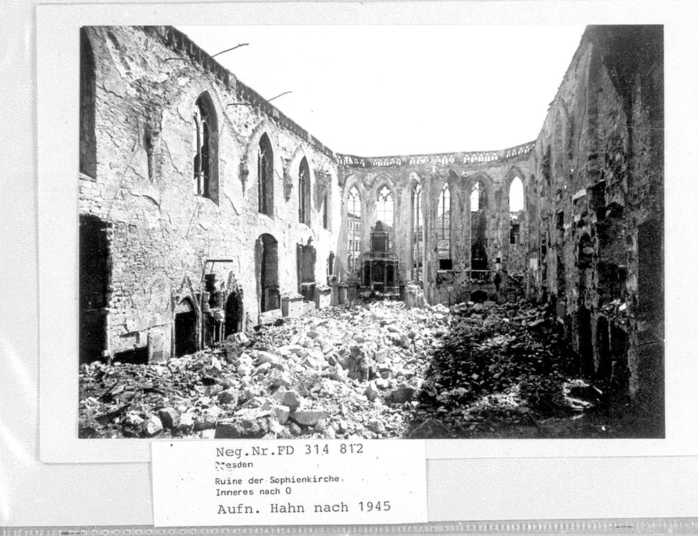 Руины Софиенкирхе в Дрездене после 1945 г. Фото: Stadtbild Deutschland e.V.