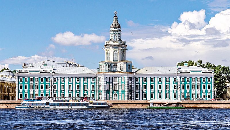 Здание Кунсткамеры принадлежит к открыточным, с детства знакомым видам Санкт-Петербурга. Теперь ее имидж будет скорректирован