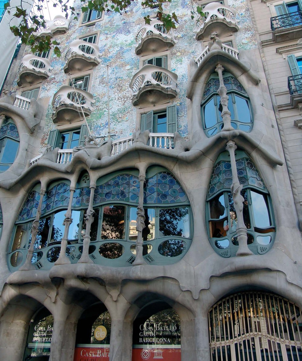Антонио Гауди. Жилой дом Каса Бальо. Барселона, 1904–1906. Фрагмент