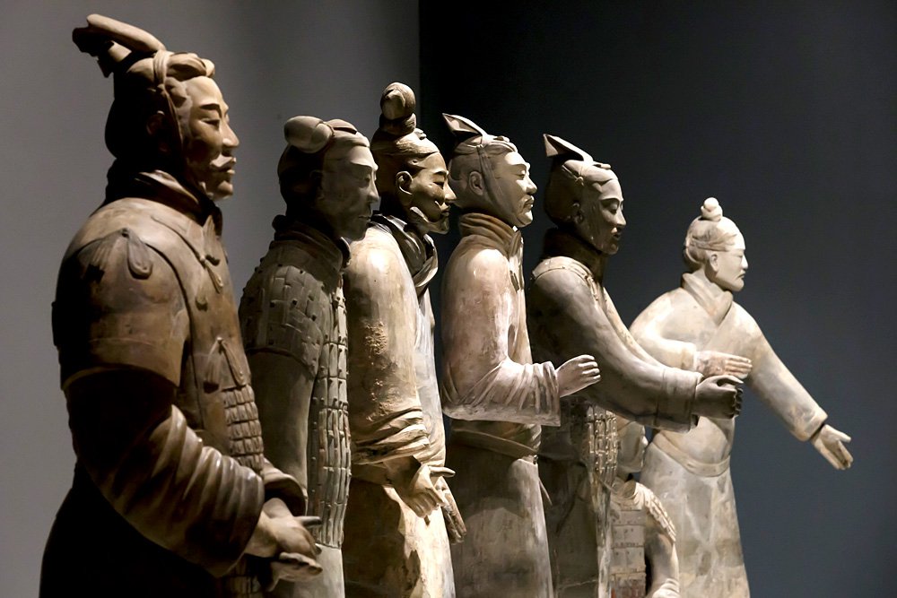 Экспонаты выставки «Первый император Китая и терракотовые воины» во Всемирном музее в Ливерпуле. Фото: Tim Ireland/Xinhua via ZUMA Wire/ТАСС