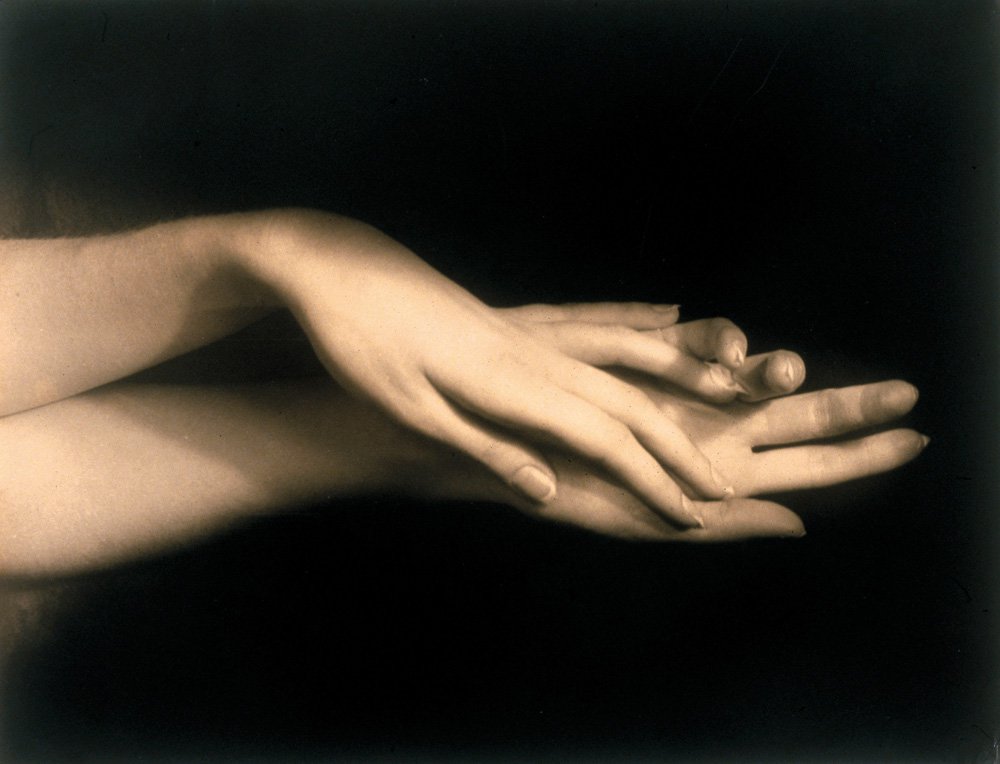 Ателье вон Бер. «Руки». 1930-е. NMPFT/ROYAL PHOTOGRAPHIC SOCIETY/SCIENCE & SOCIETY PICTURE LIBRARY