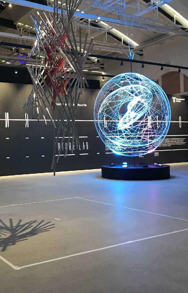 Выставка «Лаборатория будущего: кинетическое искусство в России». Фото: Манеж, Санкт-Петербург