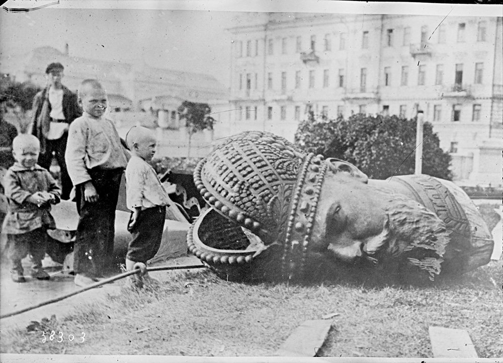 Монумент Александру III в Москве, созданный скульпторами Александром Опекушиным и Артемием Обером, был демонтирован большевиками в июле 1918 г. Фото: MMAM
