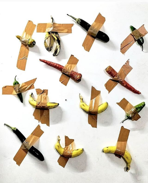 artstudio_navakash. «Дорогой Маурицио Каттелан. Мне тоже нужно несколько миллионов долларов». Фото: https://www.instagram.com/artstudio_navakash/
