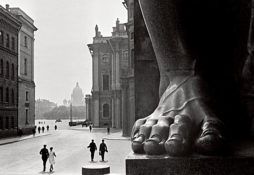 Борис Игнатович. «Атланты. У входа в Эрмитаж, 1931». Фото: Courtesy the artist, Hermitage and the Russian Pavilio