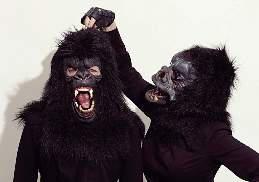 Анонимные участницы знаменитой активистской феминистской группы Guerrilla Girls — члены Feminist Art Coalition (FAC).  Фото: Guerrilla Girls/ Сourtesy of Walker Art Center