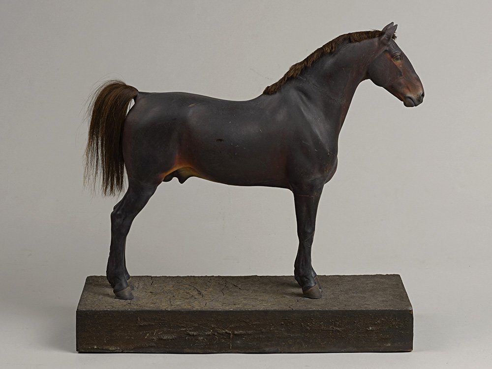 Гипсовая конная статуэтка работы Петра после реставрации. Фото: Государственный Эрмитаж