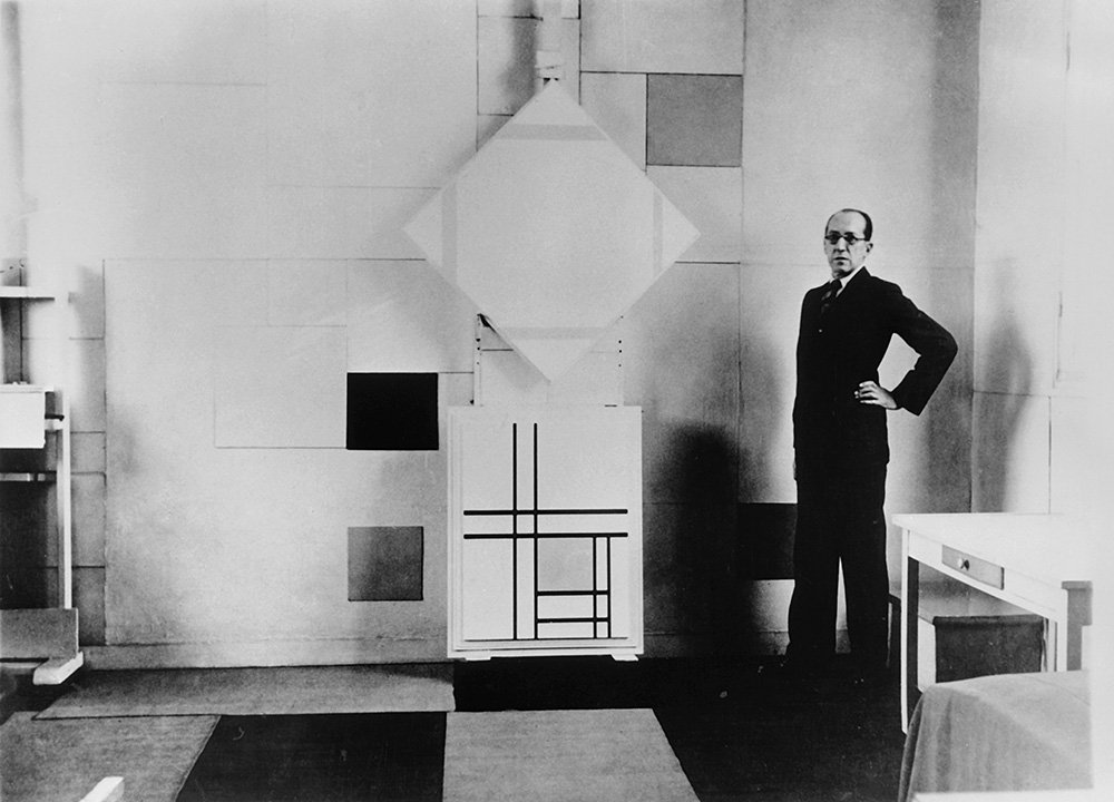 Mondriaan in zijn atelier in Parijs (1933). Фото: Charles Karsten/Collectie RKD DH