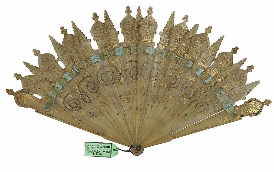 Главному орудию женского кокетства вернули былое великолепие | The Art ...