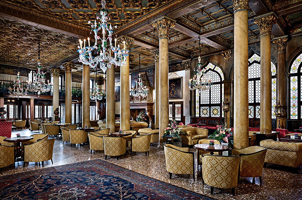 Интерьер бара Dandolo Lounge