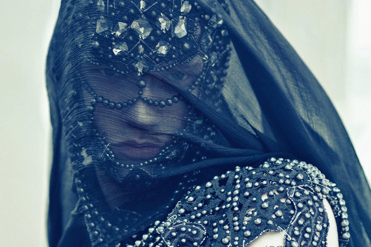 Ольга Берг. Из серии Legionary. Кружевоплетение на коклюшках, вышивка, жемчуг Swarovski. Фото Ильи Федорова. Собственность автора