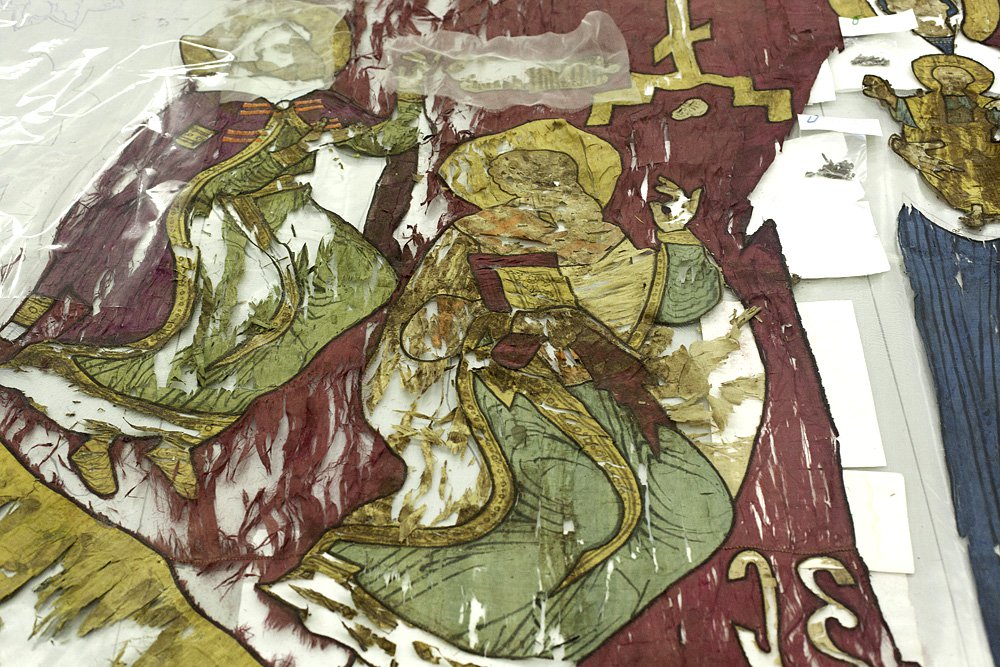 Фрагмент знамени новгородского воеводыкнязя Ивана Никитича Одоевского (?). XVII в. Фото: Лена Авдеева