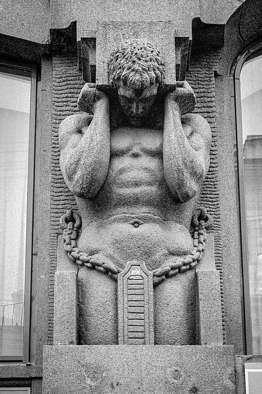 Доходный дом А.Е.Бурцева (1912–1913, архитектор И.П.Володихин, ул. Некрасова, д. 10). Фрагмент фасада. Фото: Издательский дом «Коло»
