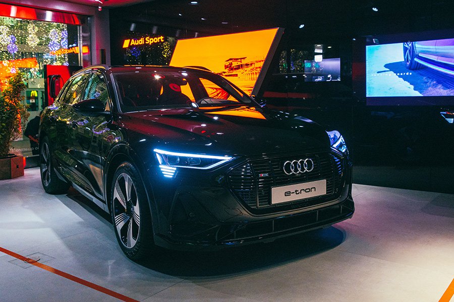В этом году автомобильный бренд совместно с фондом Cosmoscow вновь поддержит российских медиахудожников. Фото: Audi