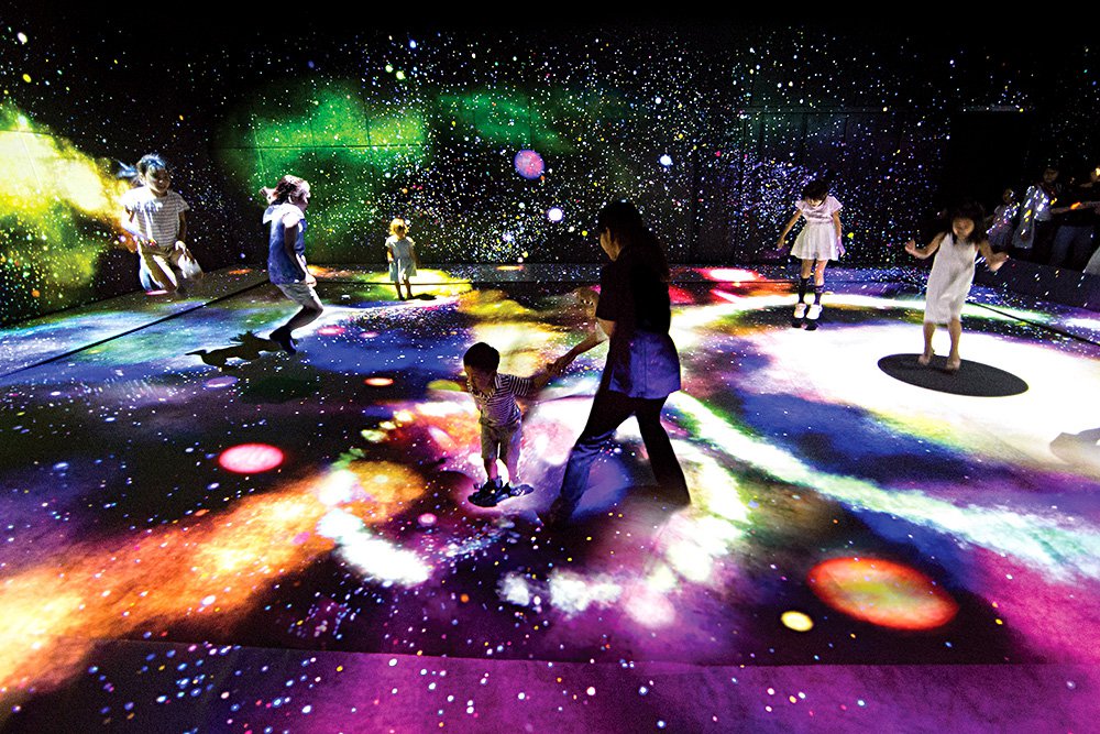 В «Прыгающей Вселенной» посетители смогут попрыгать на батуте среди галактик и планет. Фото: Digital Art Museum