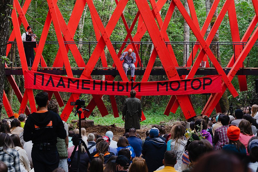 Игорь Шелковский. «Красный лес». Фото: Максим Чернышев