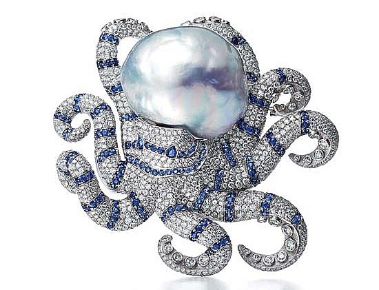 Брошь из коллекции Blue Book 2016, барочная жемчужина, бриллианты, сапфиры